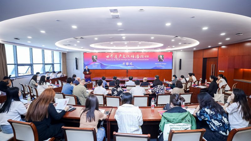 电商直播代运营与自运营：本质区别与策略解析**